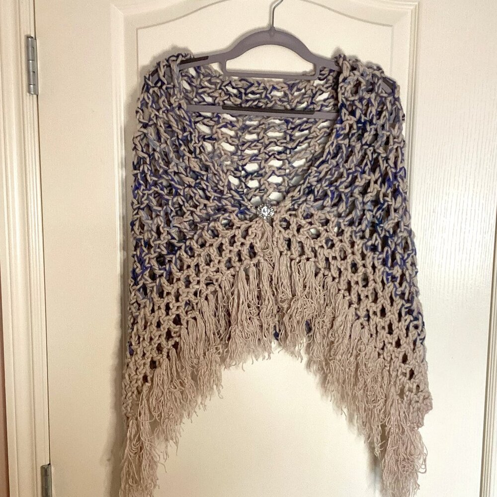 Handmade Small Knitted Shoulder Wrap Shawl Poncho Shrug With Fringe & Brooch